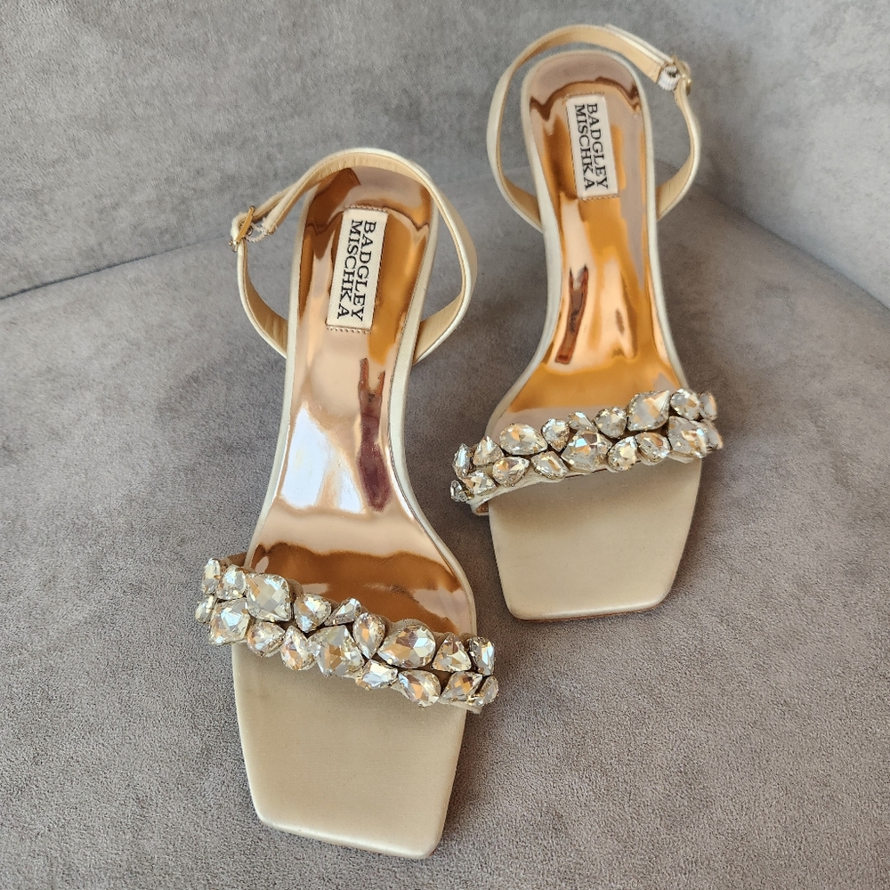 Badgley Mischka heeled sandals 7.5 cream satin Leanna crystals bridal new $255